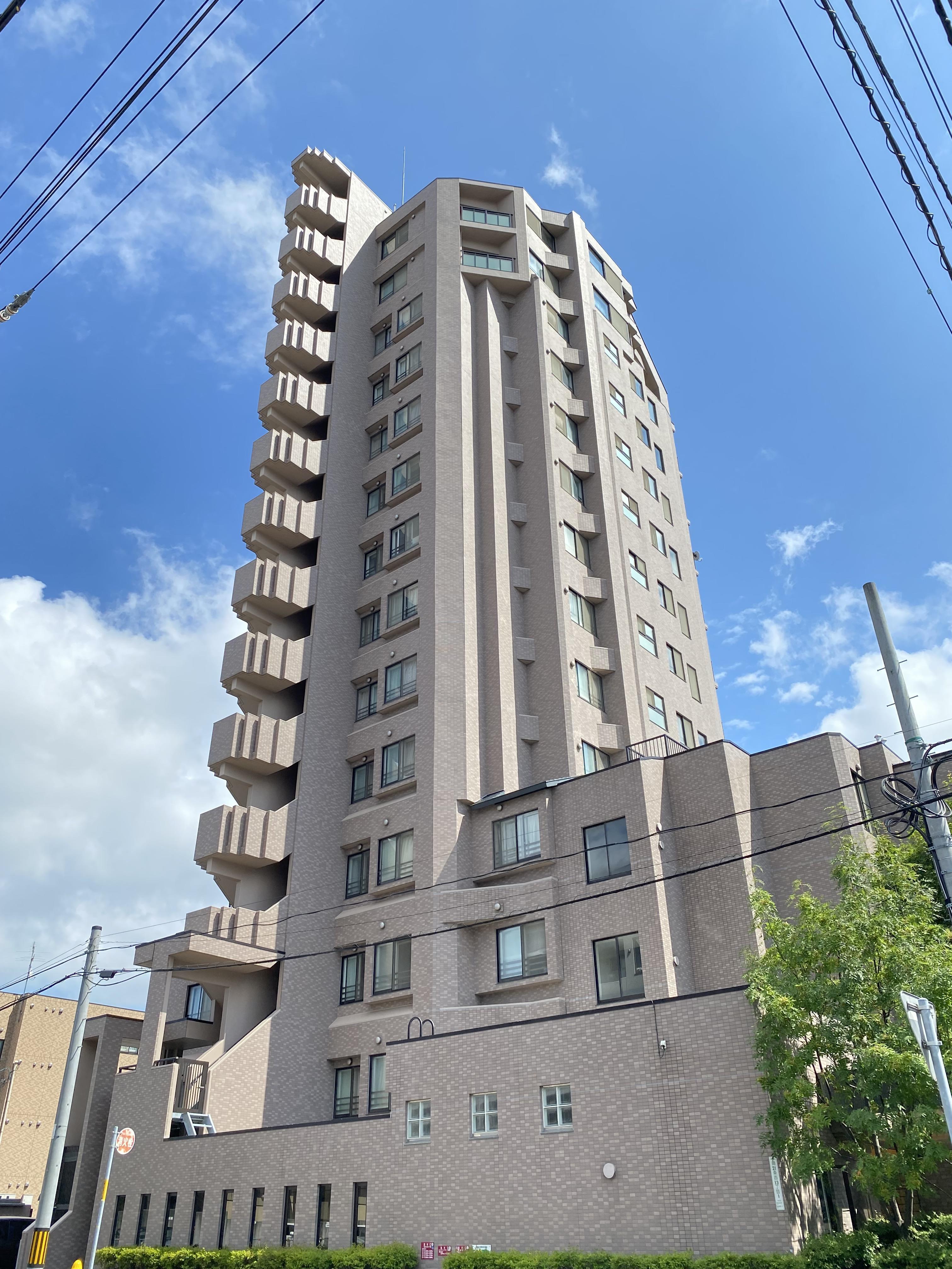 ラピスガーデン中央図書館前